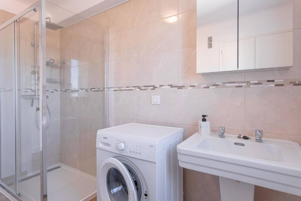 Apartment With Panoramic Sea View, Walk To The Beach - Marechal Juin By Halldis Cannes Exteriör bild